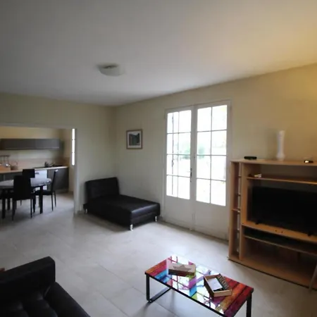Vakantiehuis Maison 2 Chambres Avec Grand Jardin Arbore