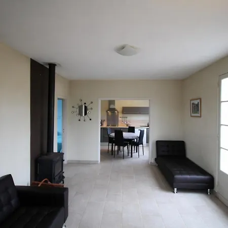 Vakantiehuis Maison 2 Chambres Avec Grand Jardin Arbore *